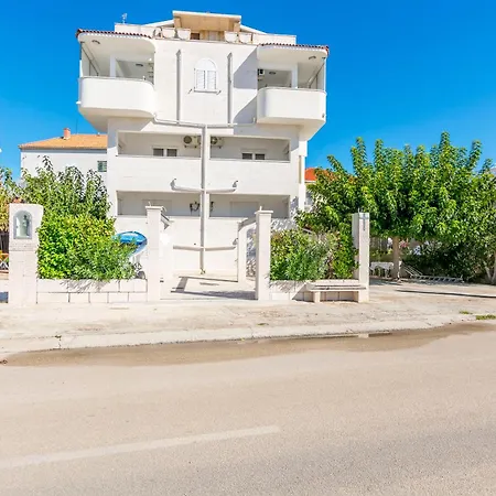 Jerkunica * Rogoznica (Sibenik-Knin)