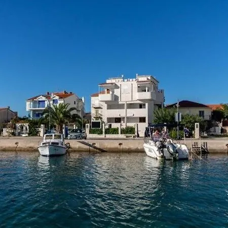 Jerkunica * Rogoznica (Sibenik-Knin)